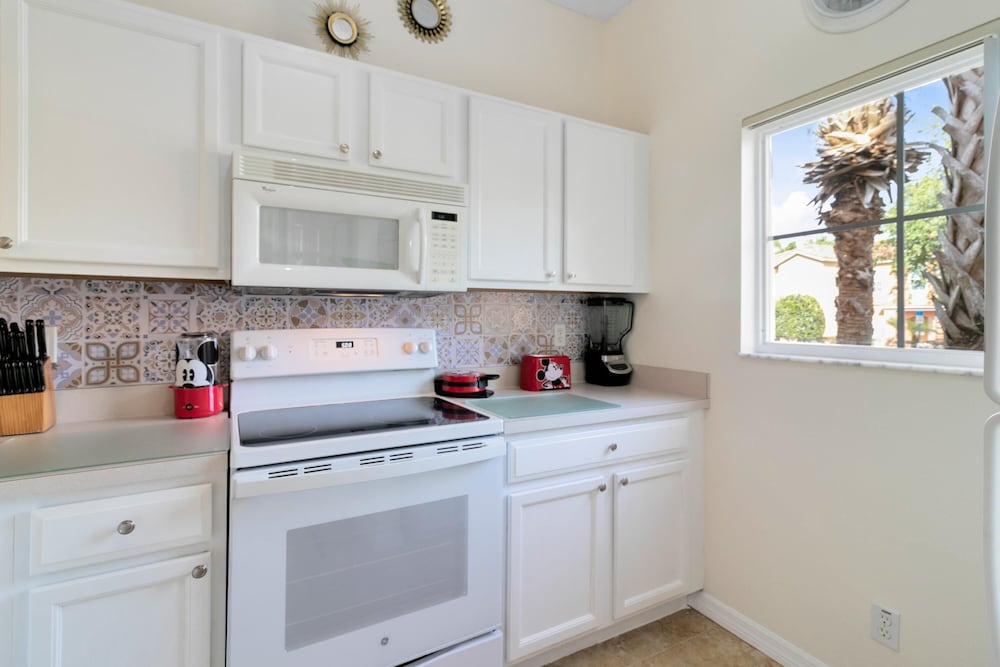 Minutes to Disney Boutique 3BR 2.5 Bath Coastal TH - photo 12