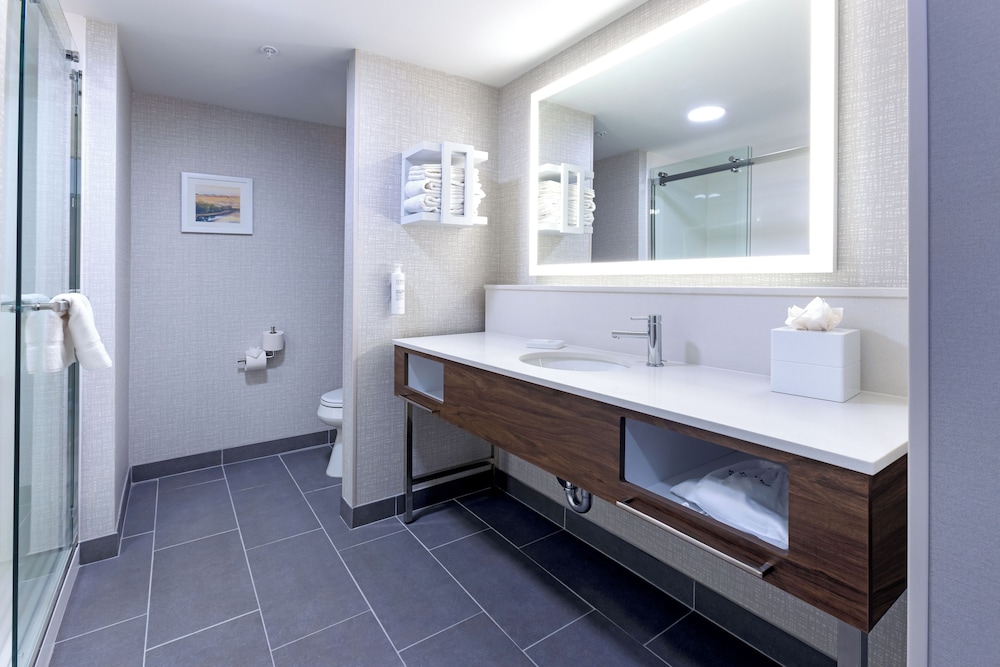 Hampton Inn & Suites by Hilton Bakersfield Central - photo 26