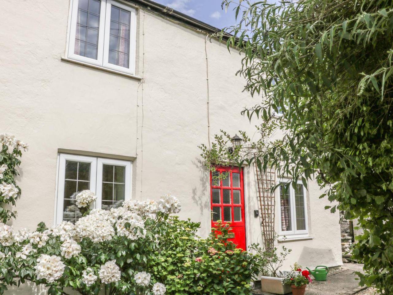 Tan Y Rhos Isa — 4-Star Luxury Hotel in Llangollen, United Kingdom