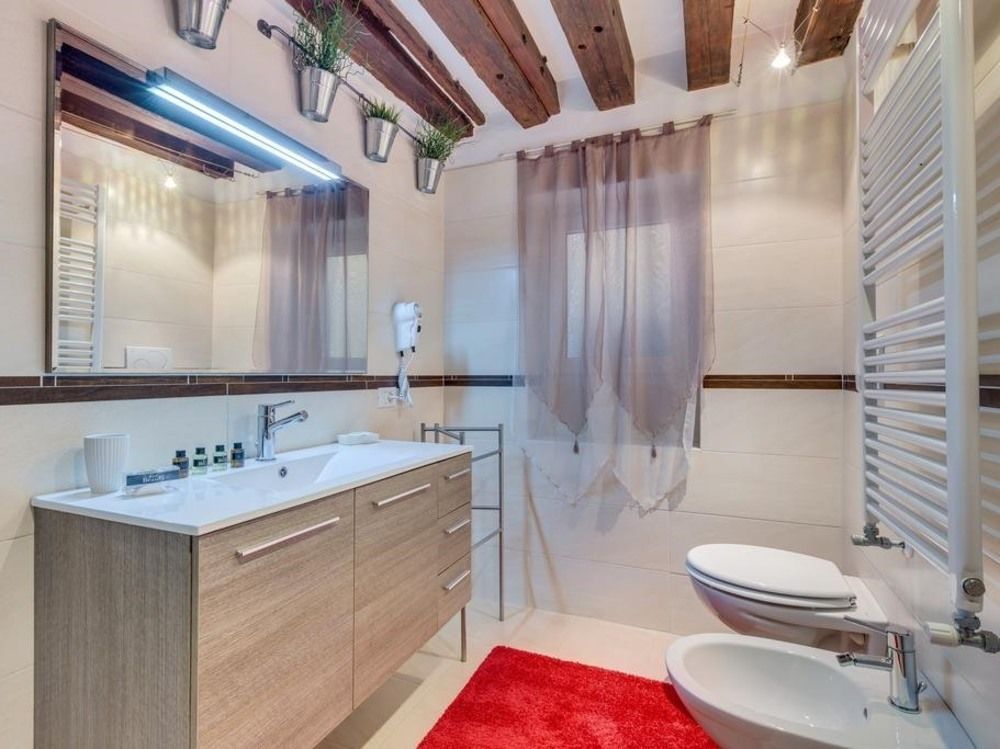 Ca' del Carro Family Apartment — 4-Star Luxury Hotel in Venice, Italy