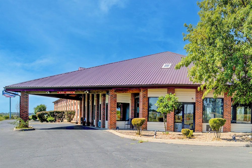 Capital O Amerihost Inn and Suites Mexico Hwy 54 MO — hotel in Mexico