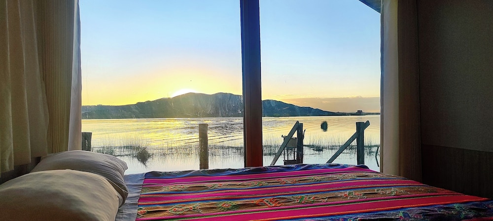 Titicaca Vista Atardecer in Puno, Peru