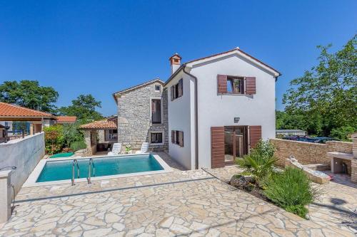Villa Mala Hiza — 4-Star Luxury Hotel in Svetvincenat, Croatia
