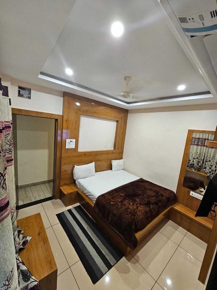 Joshi Yatri Gruh - last minute hotel in Ujjain