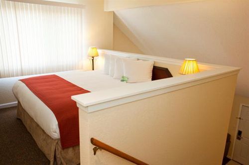 Chase Suite Hotel - photo 9