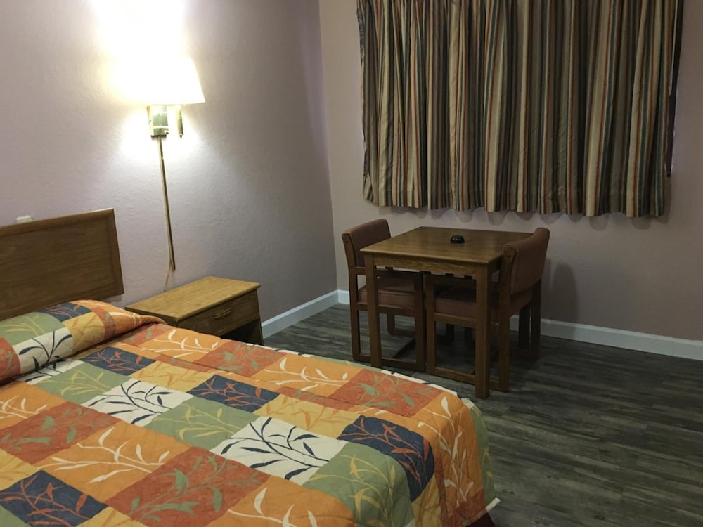 Finns Motel - photo 10