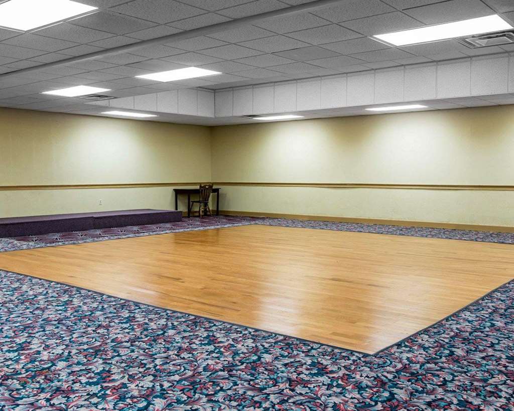 Econo Lodge Dalton West - photo 24