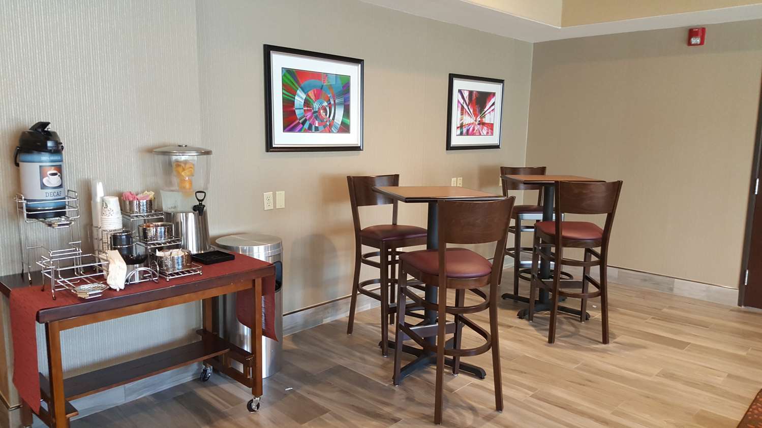 Airport Inn and Suites - photo 10