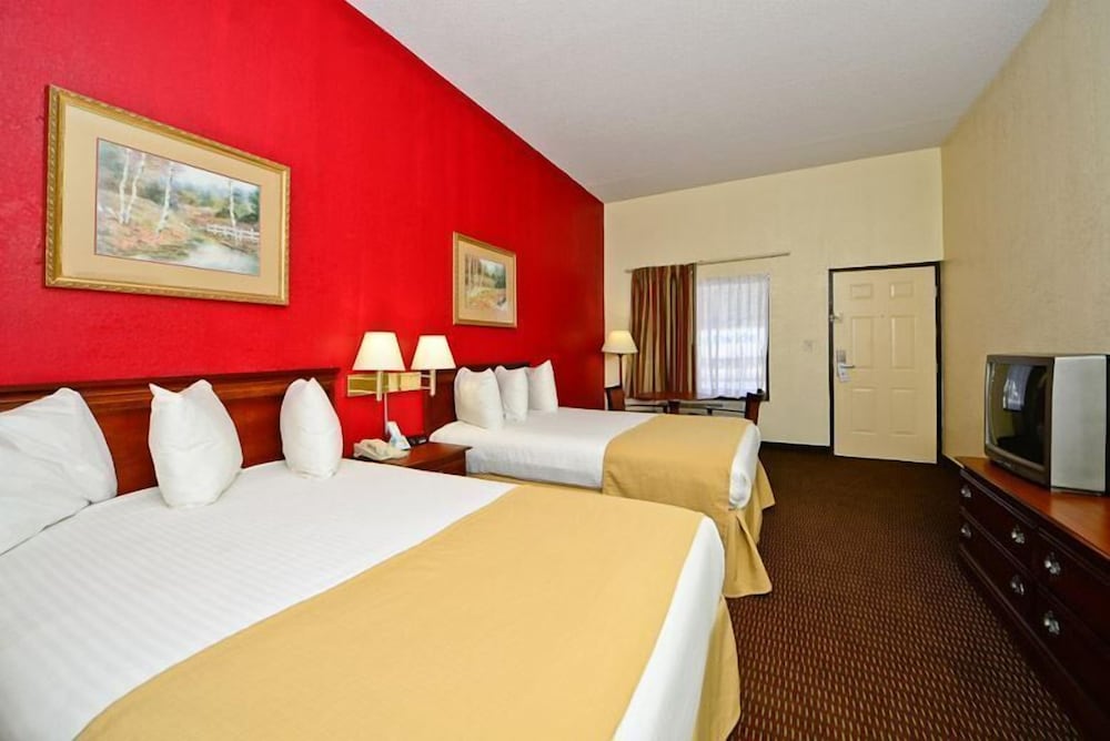 Manchester Heritage Inn And Suites - photo 8
