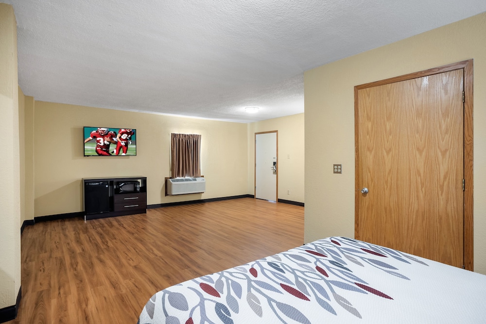 Red Roof Inn Des Moines - photo 8