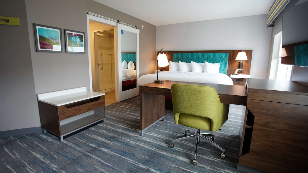 Hampton Inn & Suites St. Clairsville - photo 18