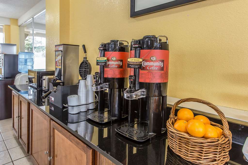 Econo Lodge Byron - photo 17