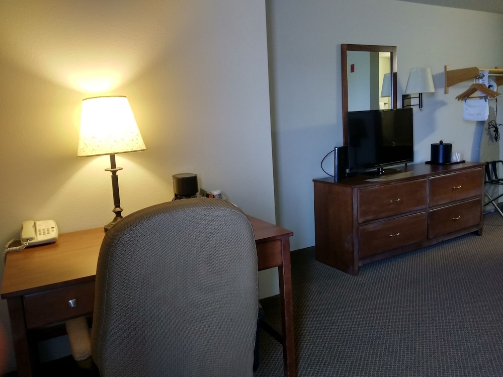 Madelia Hotel & Suites - photo 26