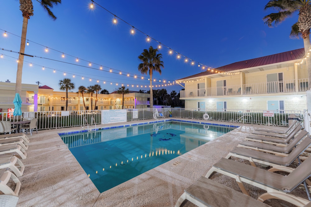 Dunes Inn & Suites - photo 23