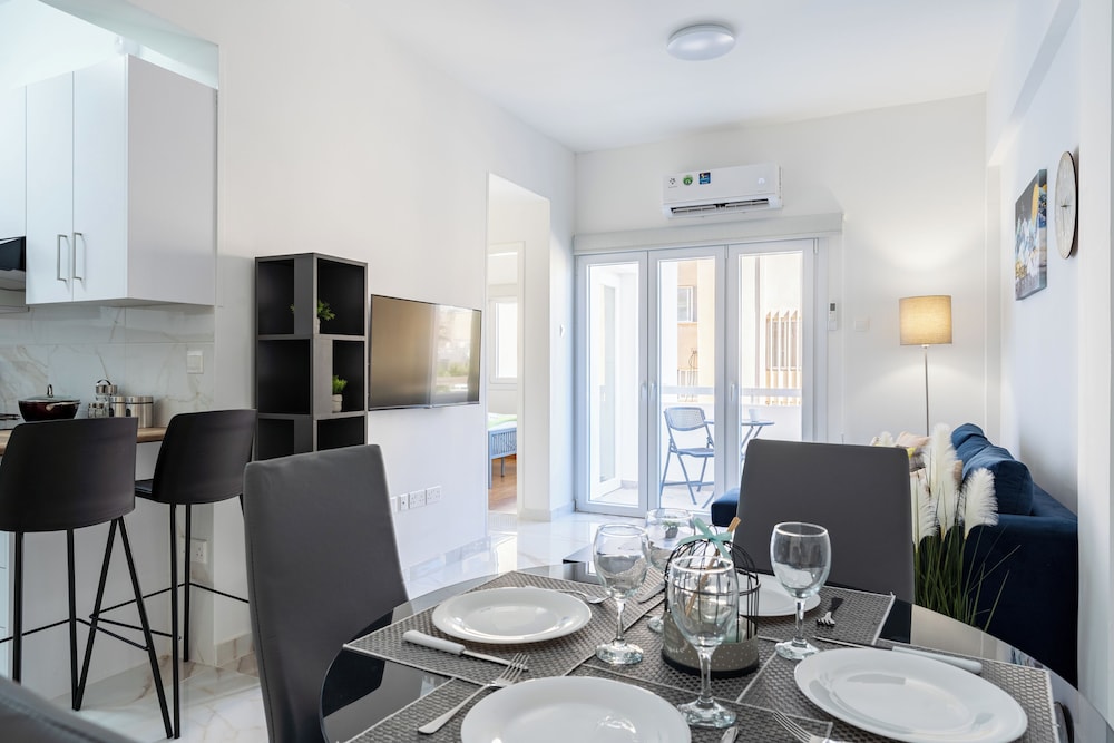 Vibe 1 BR APt & Balcony in Larnaca — 4-Star Luxury Hotel in Larnaca, Cyprus