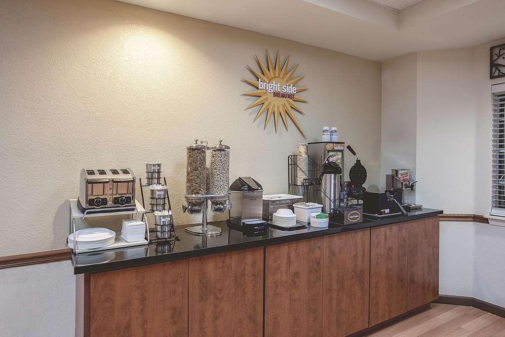 La Quinta Inn & Suites by Wyndham Davis - photo 27