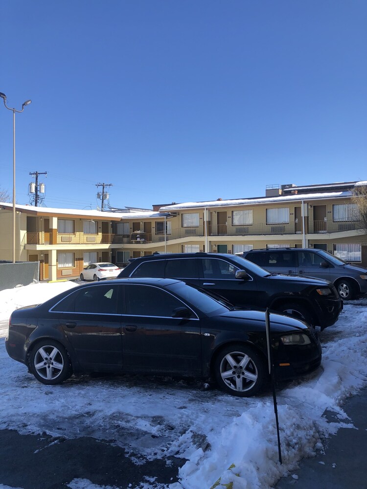 Evergreen Hotel & Suites - photo 29