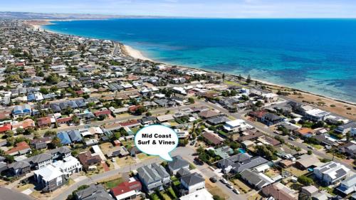 Mid Coast Surf & Vines By Wine Coast Holidays — hotel in Port Noarlunga South