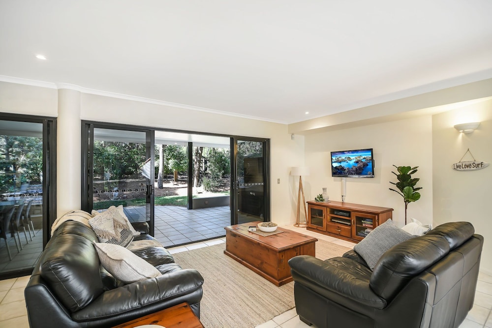 Home Away From Home 38 Redwood Avenue Marcus Beach Noosa Area — 4-Star Luxury Hotel in Sunshine Coast, Australia