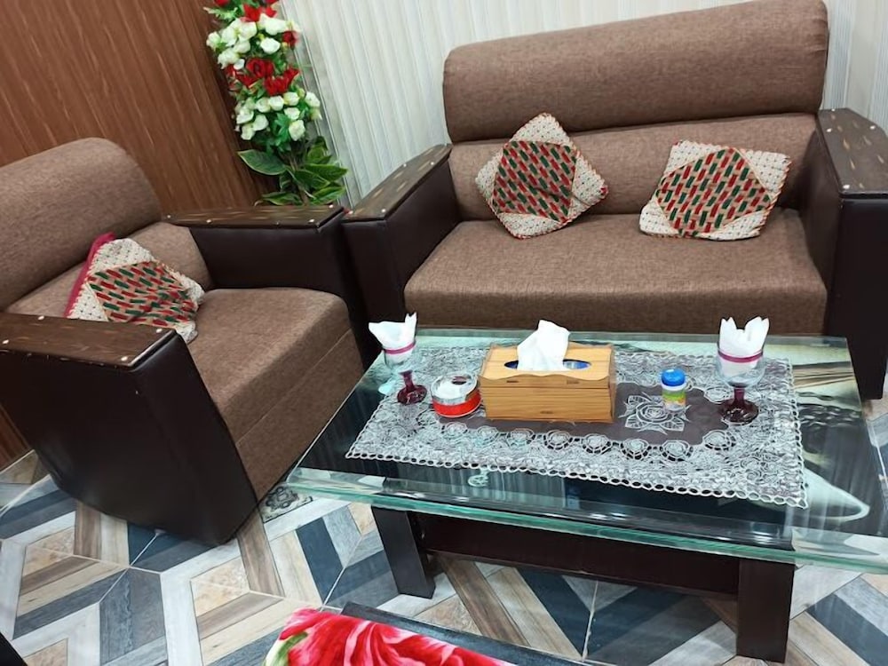 Hotel Rose inn — hotel in Dera Ghazi Khan