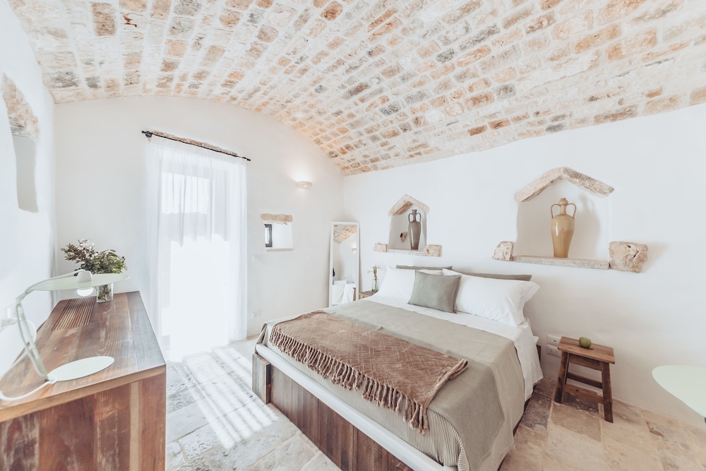 Borgo Canonica — 4-Star Luxury Hotel in Cisternino, Italy