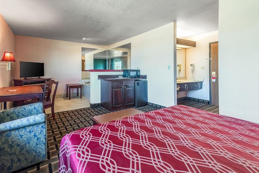 Urbana Inn and Suites By Magnuson Worldwide - photo 11