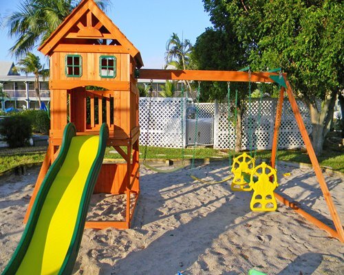 Surfrider Beach Club - photo 2