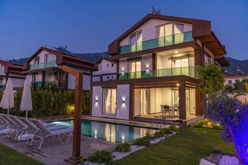 Bella 4 Bedroom Holiday Villa in Oludeniz — 4-Star Luxury Hotel in Fethiye, Turkey