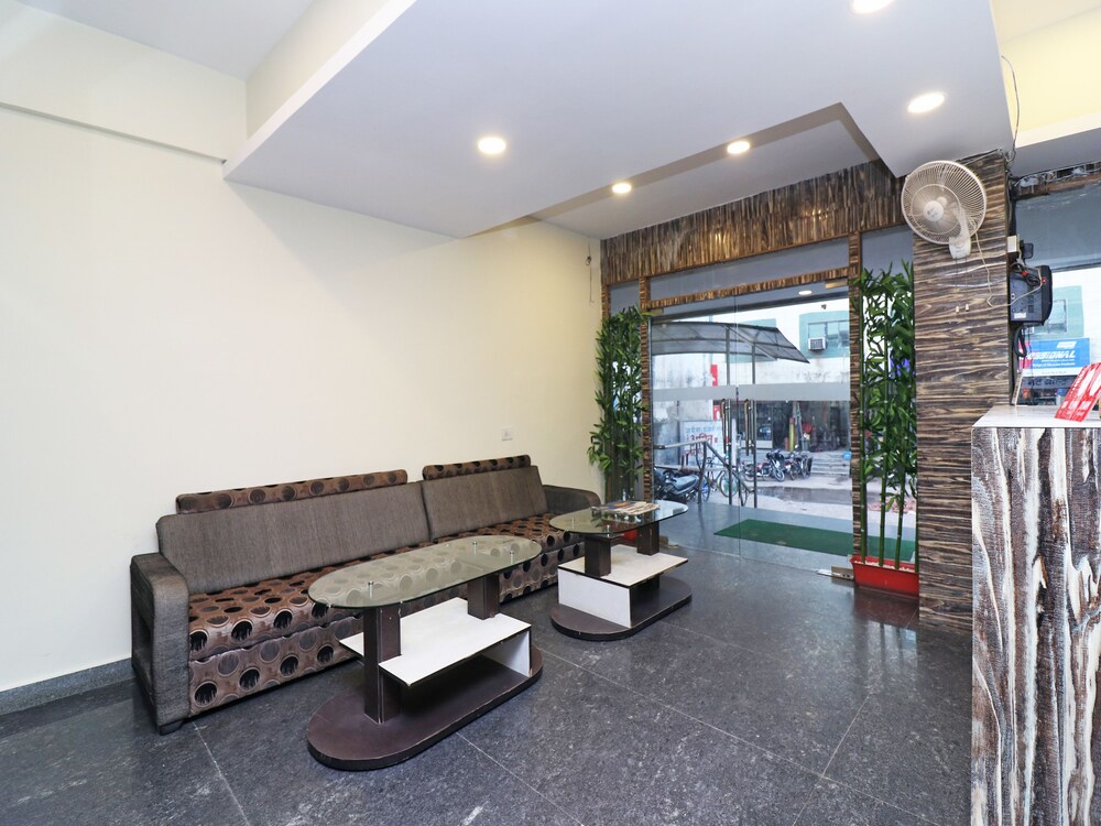 OYO 19770 Hotel Yatrik Inn in Raipur, India