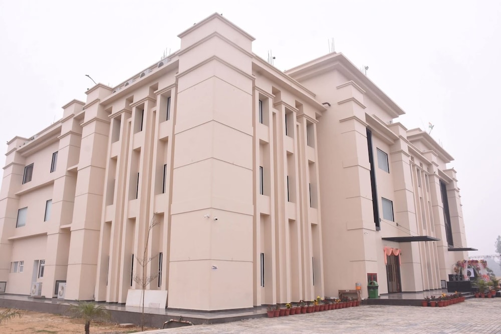 Solitaire Resort in Gonda City, India