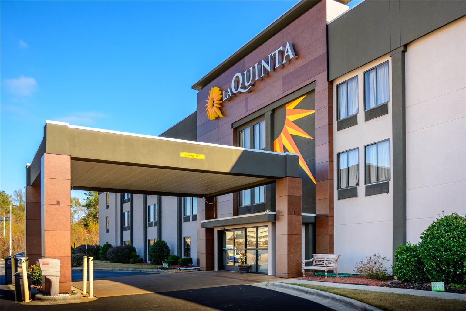 La Quinta Inn & Suites by Wyndham Fayetteville I 95 - photo 4