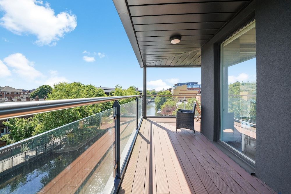 Kennet House Superior Serviced Apartment