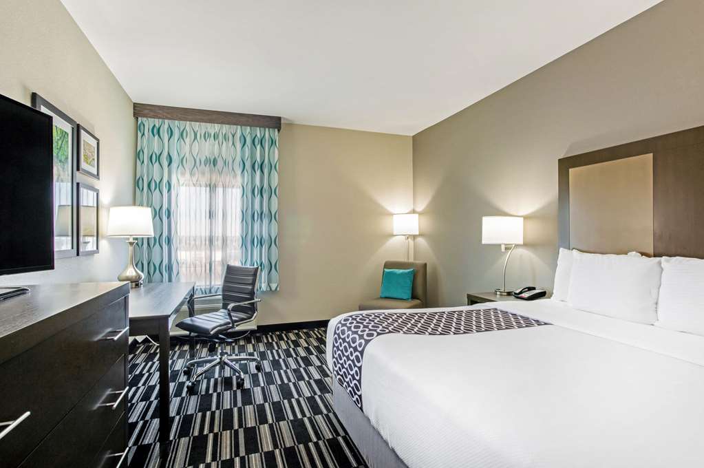 La Quinta Inn & Suites by Wyndham Sweetwater East - photo 13