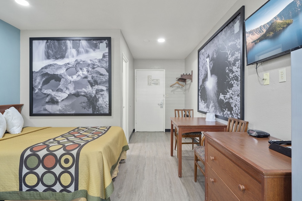 Travelers Inn Medford - photo 9