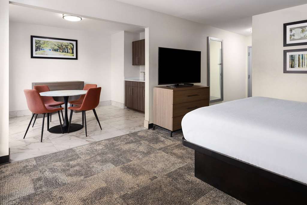 La Quinta Inn & Suites by Wyndham Atlanta South Newnan - photo 18
