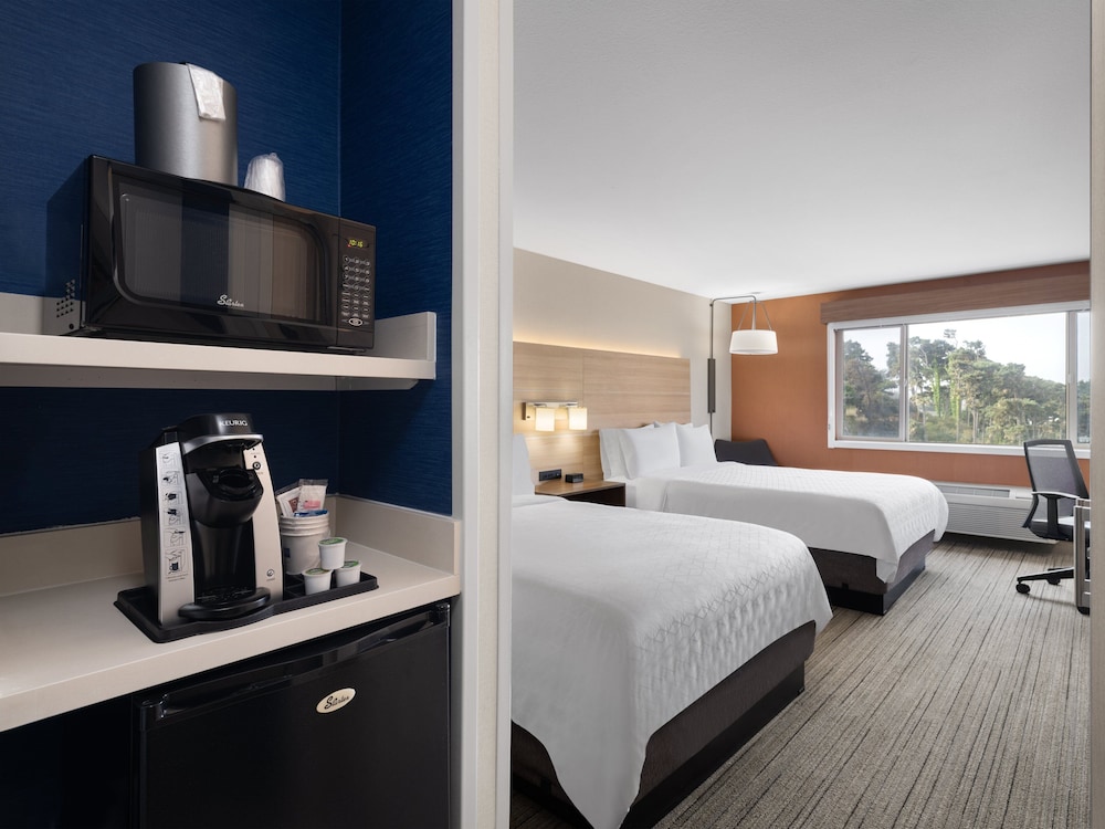 Holiday Inn Express Ft Bragg by IHG - photo 16