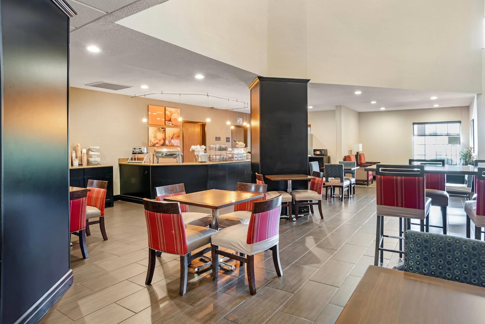 Comfort Suites Monroe - photo 71