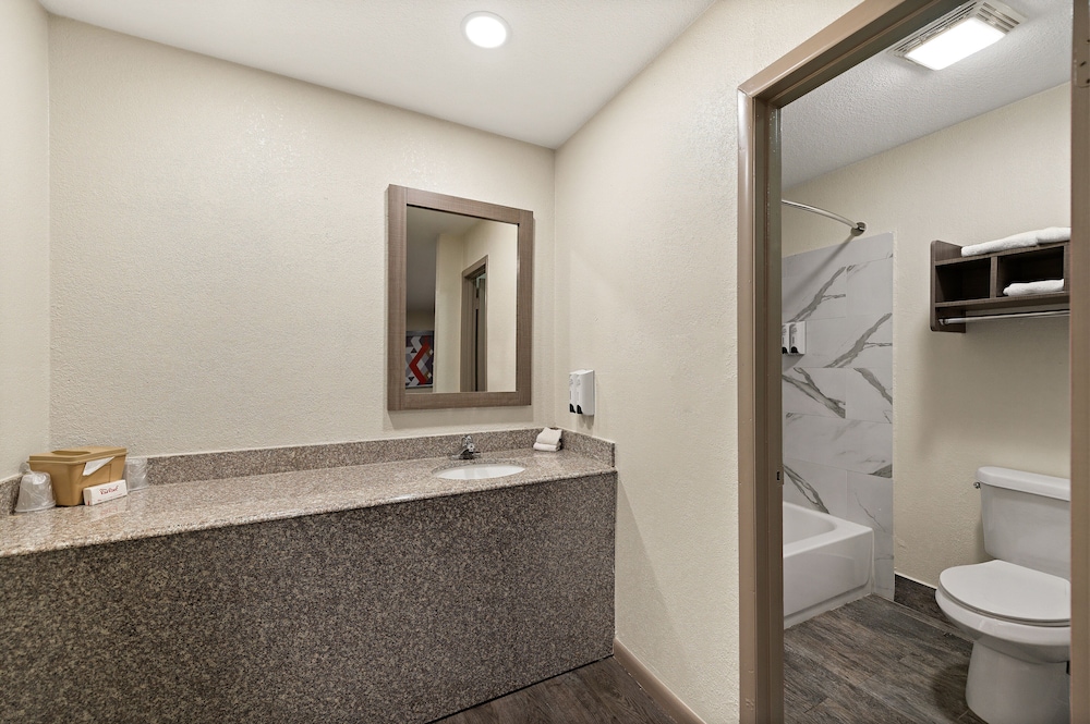 Red Roof Inn Nacogdoches - photo 21