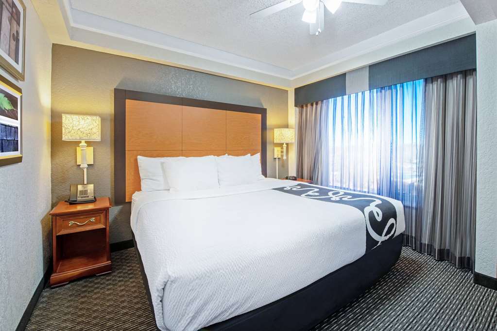 La Quinta Inn & Suites by Wyndham New Orleans Airport - photo 19