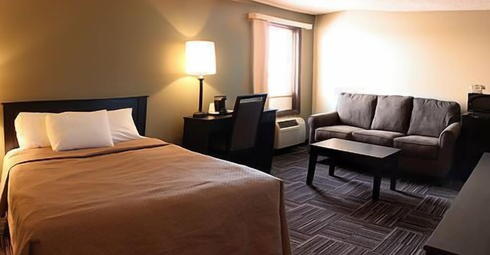 Sunlac Inn Devils Lake - photo 2