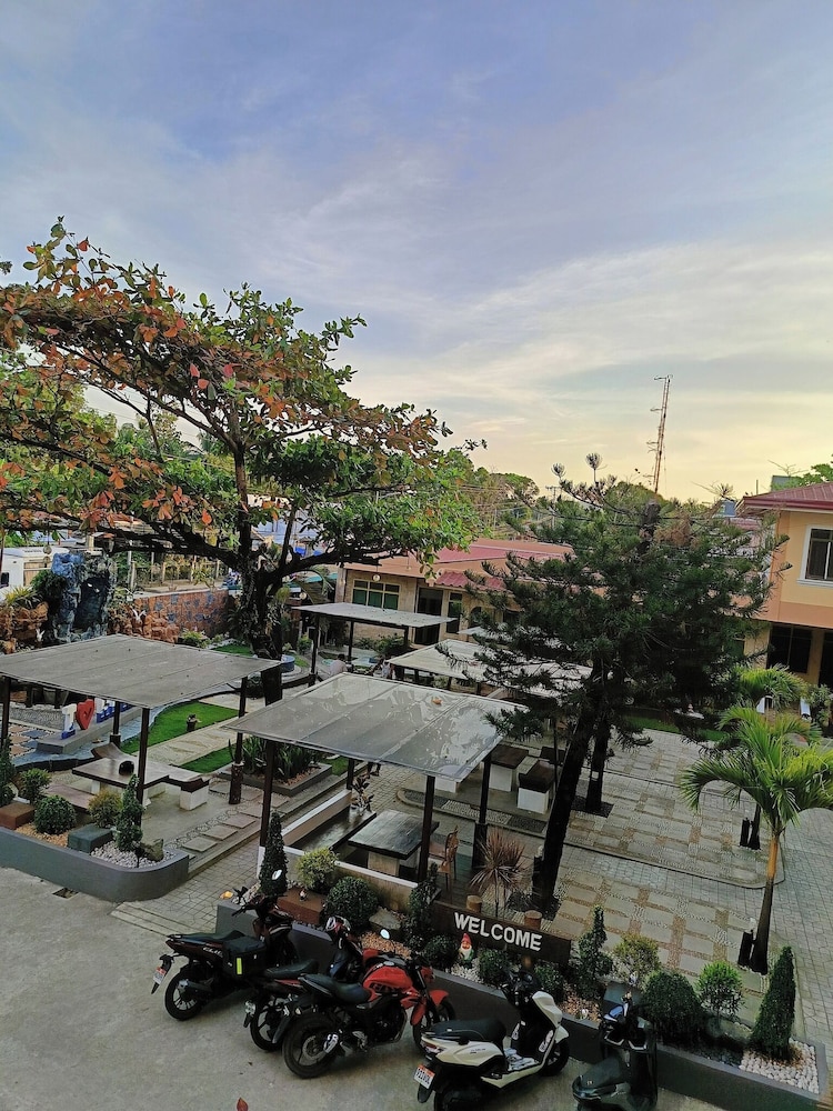 Harbour Chateau — hotel near Tugdan Airport