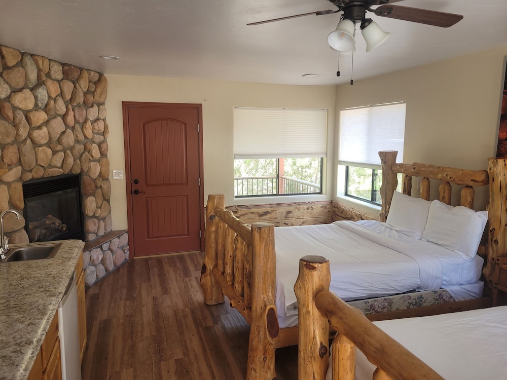Creekside Lodge and Cabins - photo 7