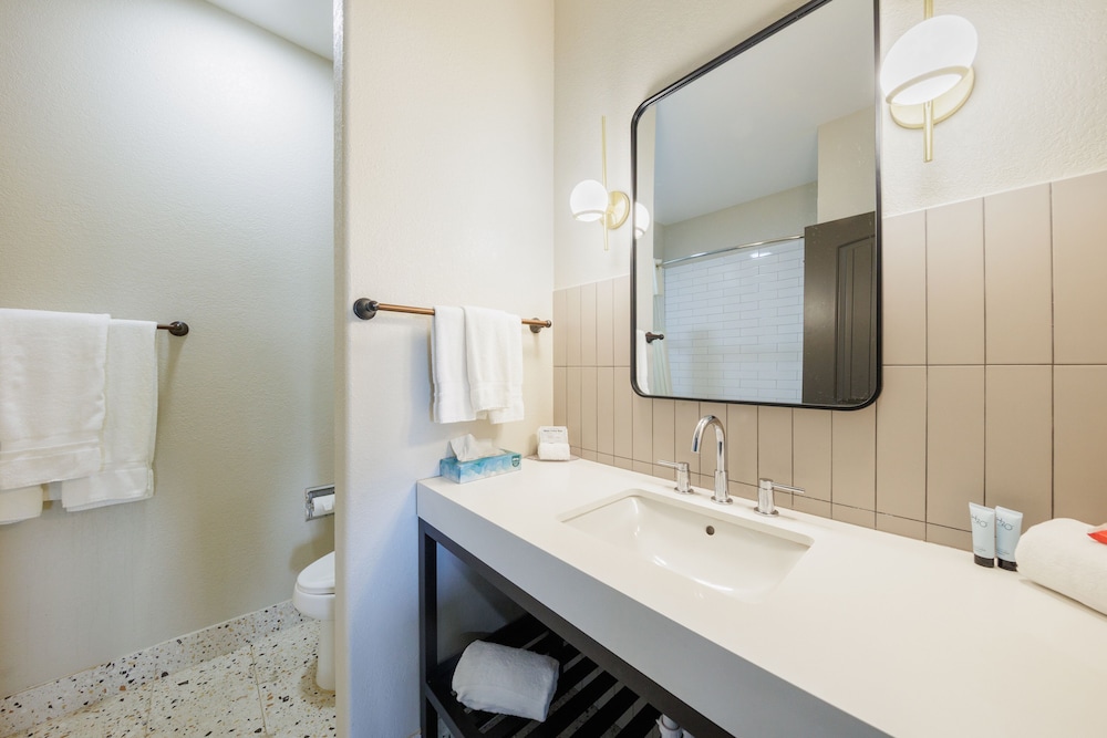 Blanco River Hotel - photo 36
