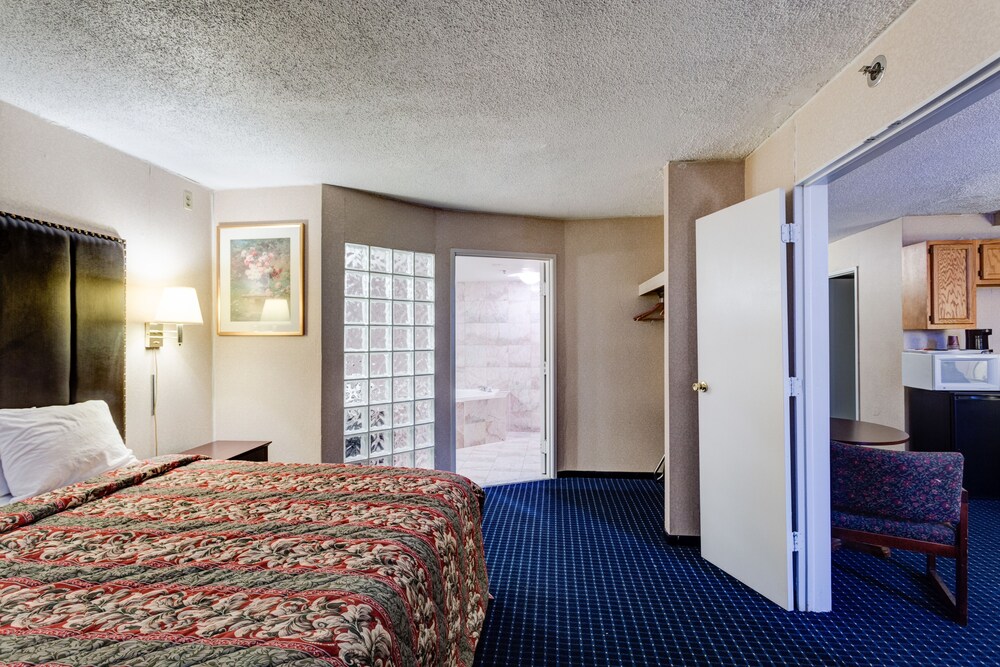 University Hotel & Suites - photo 16