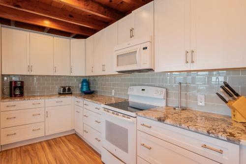 A Little Nauti by Oak Island Accommodations - photo 12