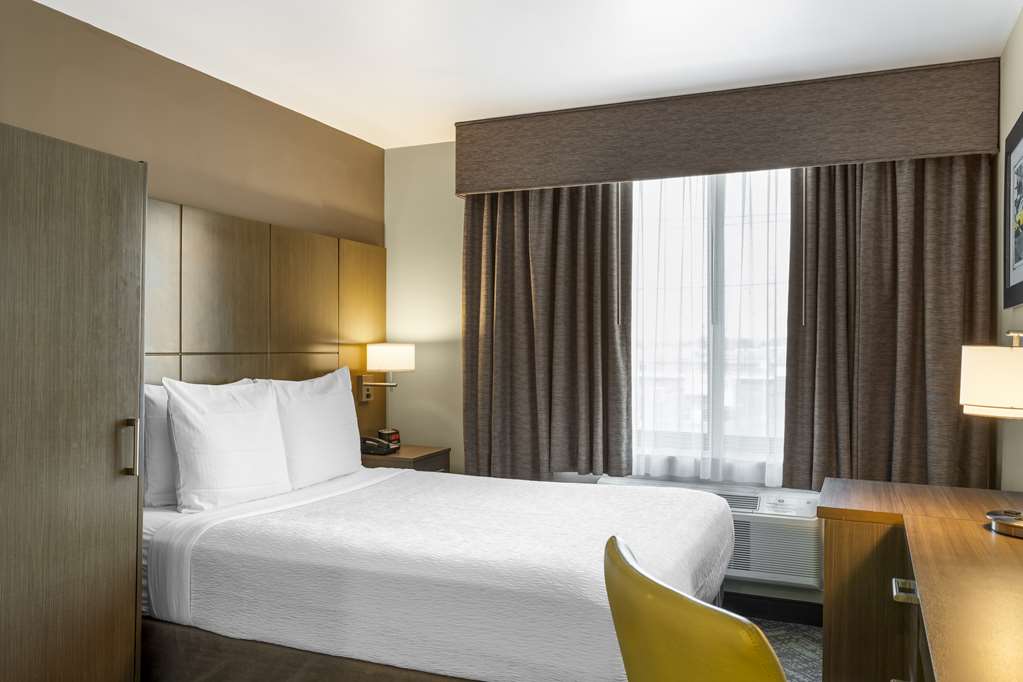 Best Western Brooklyn Coney Island Inn - photo 34