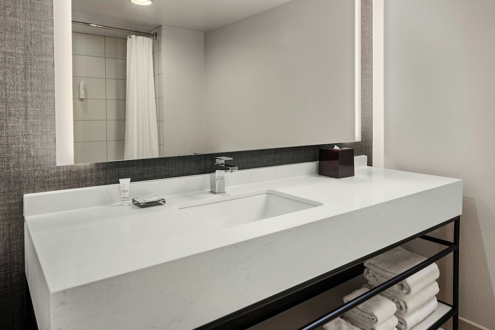 Bloomington Normal Marriott Hotel & Conference Center - photo 26