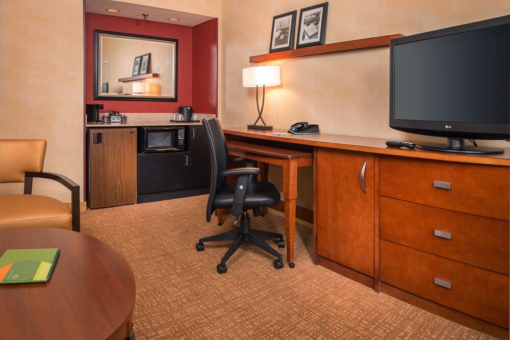 Courtyard by Marriott Dulles Airport Herndon Reston - photo 6