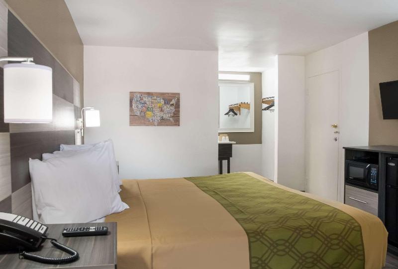 Econo Lodge - photo 44