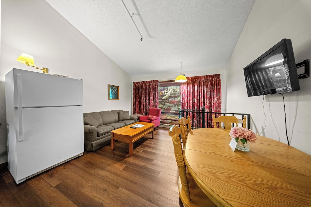 Evergreen Valley Inn - photo 40